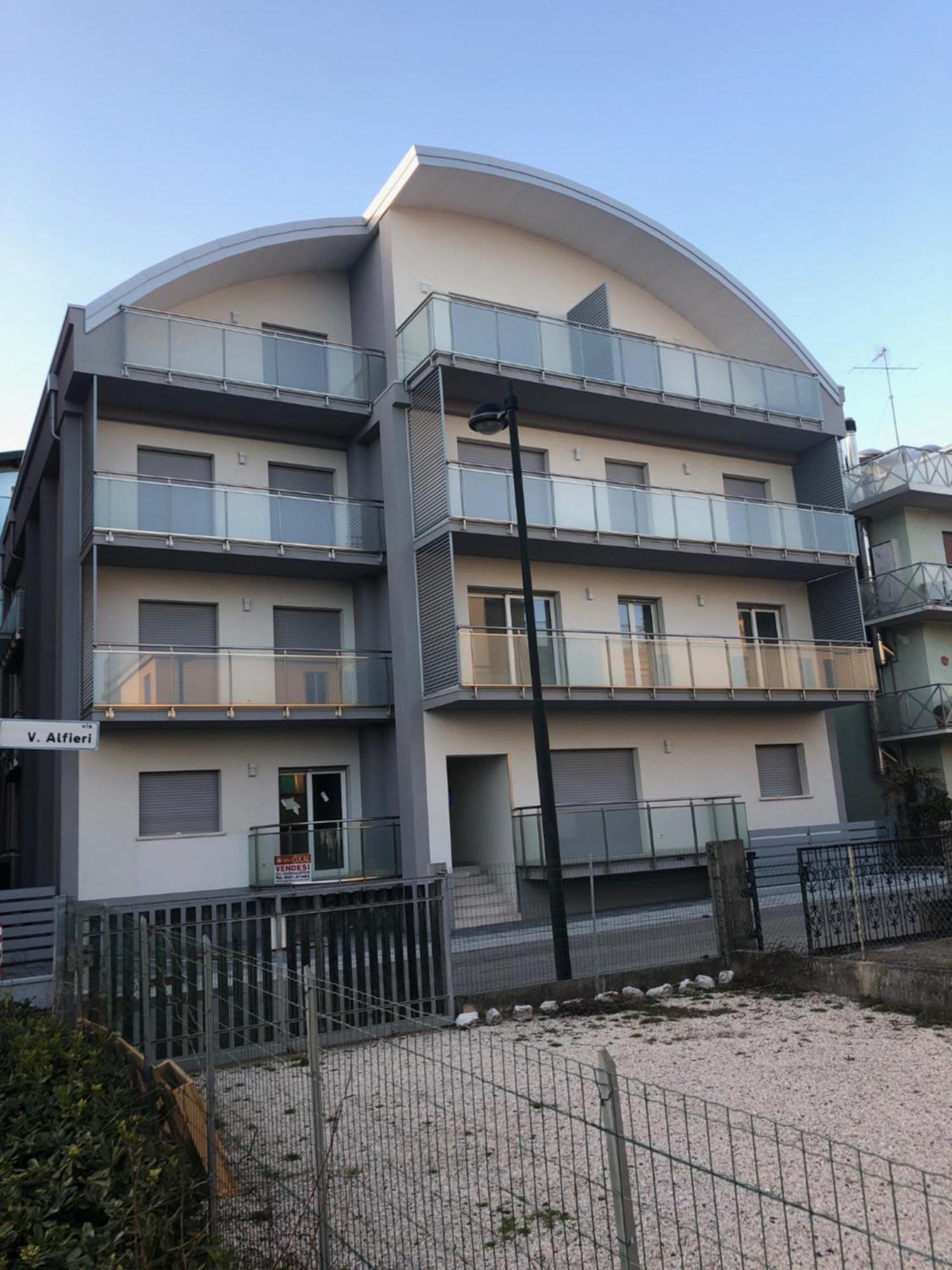 New Alfieri - Agenzia Cocal Apartment Caorle Bagian luar foto